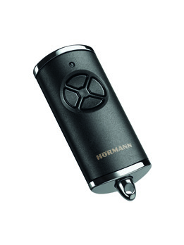 Der Hörmann Handsender HSE 4 BS ist ein guter Zusatz für Ihre Betonfertiggarage mit Torantrieb