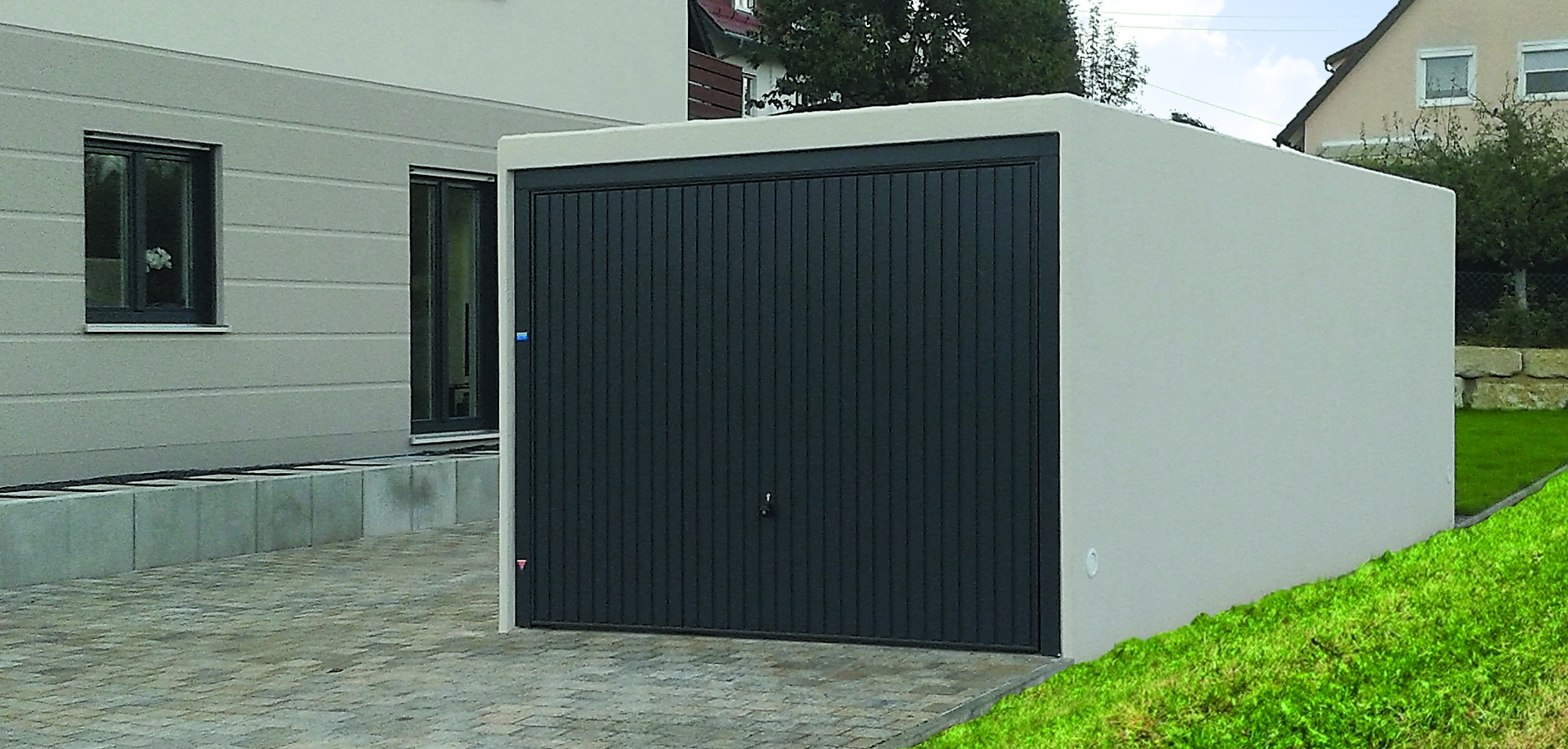 Schwingtore mit Nebentür von REKERS