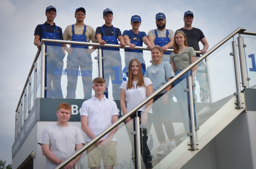 Zwölf junge Erwachsene beginnen im August 2022 ihre Ausbildung bei REKERS Zwölf junge Erwachsene beginnen im August 2022 ihre Ausbildung bei REKERS